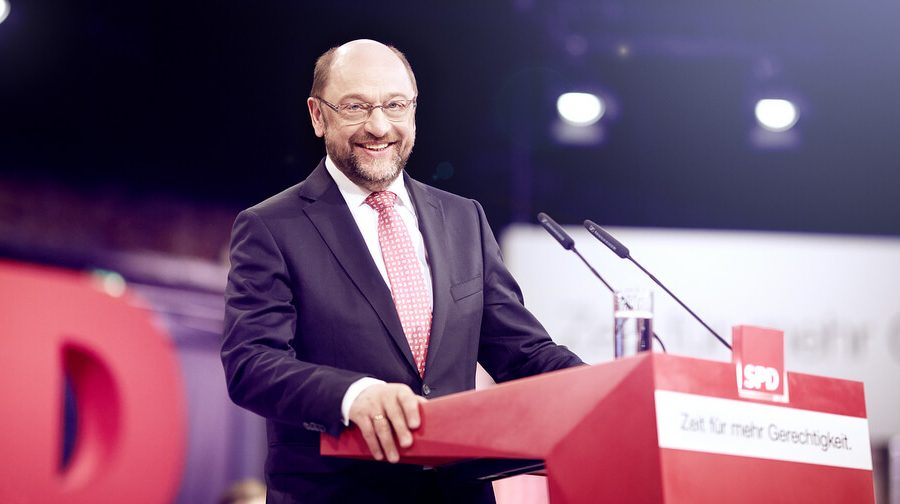Martin Schulz am Rednerpult_Foto: Benno Kraehahn