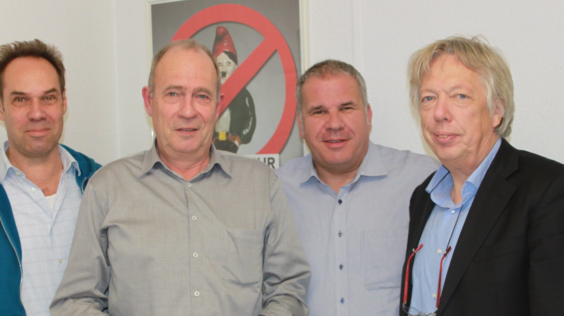 Setzen sich für eine Beschäftigten- und kundenfreundliche Post ein: Die Post-Betriebsräte Uwe Gier und Jens Ohlsen-Ortmann, Verdi-Fachbereichsleiter Lars-Uwe Rieck und SPD-MdB Dr. Ernst Dieter Rossmann.