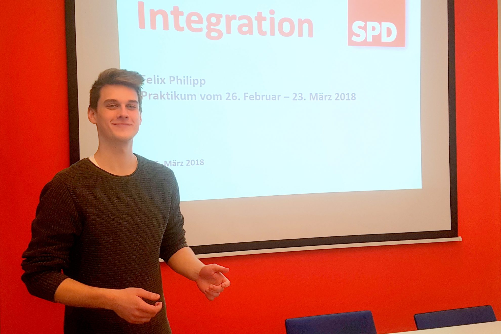 Praktikant Felix Philipp präsentiert sein Projekt