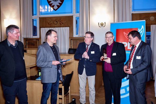 Foto von der Übergabe des Eckehard-Raupach-Preises