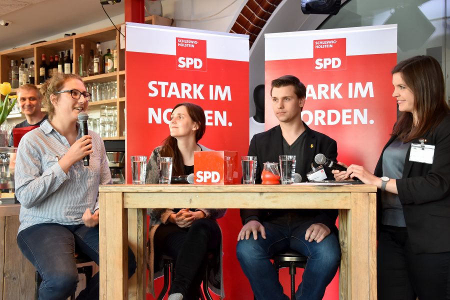 Talkrunde mit Lea Benecke (IGBCE), Sophia Schiebe (Juso-Landesvorsitzende) und Lukas Habermann (ver.di & NGG) - Moderation Christina Schubert (SPD Kiel)