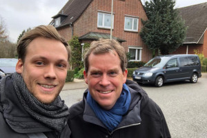 Selfie: Ratsherr Philip Schüller und Kiels Oberbürgermeister Ulf Kämpfer
