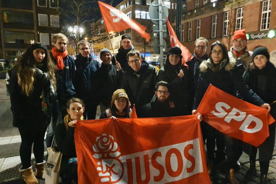 SPD-Landesvorstand und SPD-Mitglieder bei der Demo gegen AfD-Kooperation in Thüringen