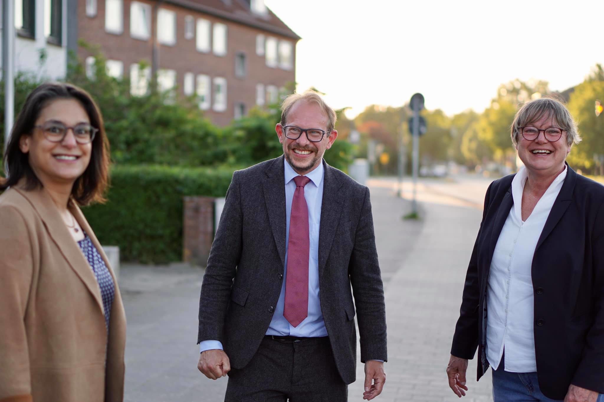Tobias Bergmann gemeinsam mit Serpil Midyatli und Kirsten Eickhoff-Weber.
