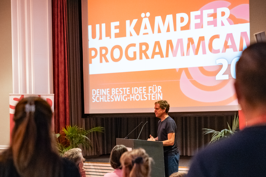 “…bis ein schön’rer Morgen tagt!” – Ulf Kämpfer startet Sommerreise durch Schleswig-Holstein